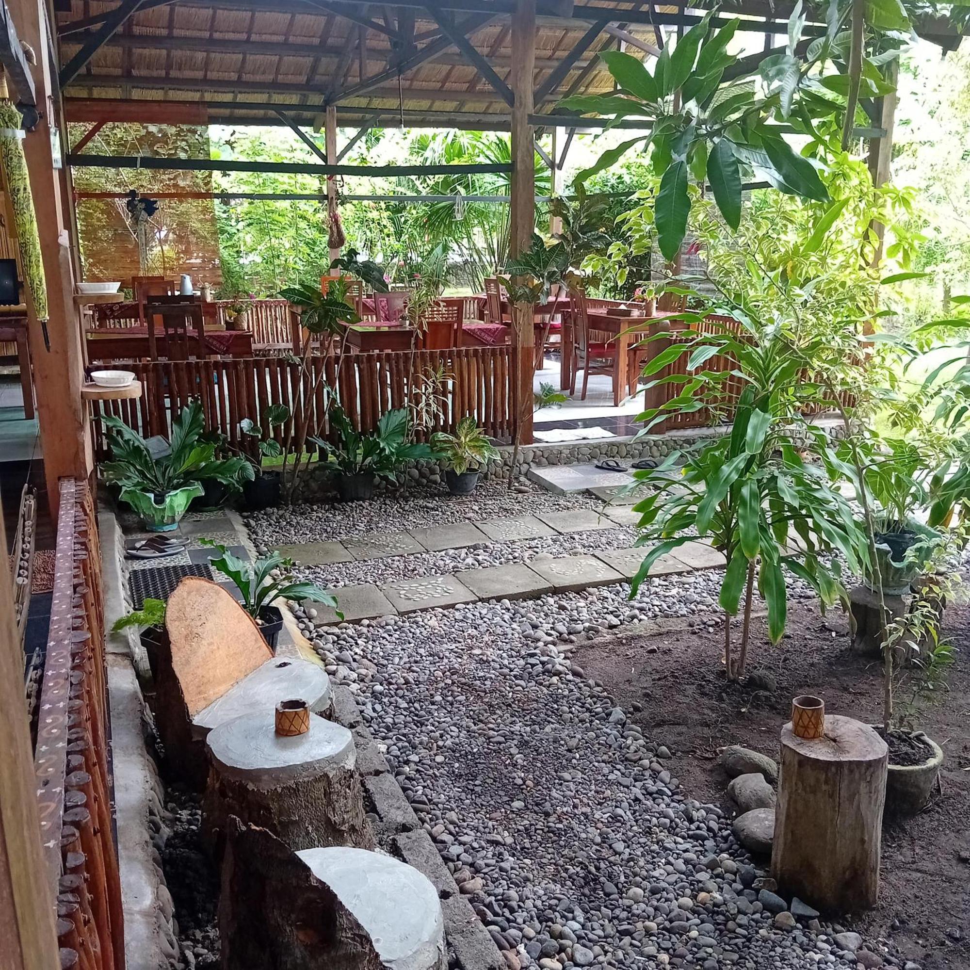 Budi Sun Resort Maumere Exterior foto